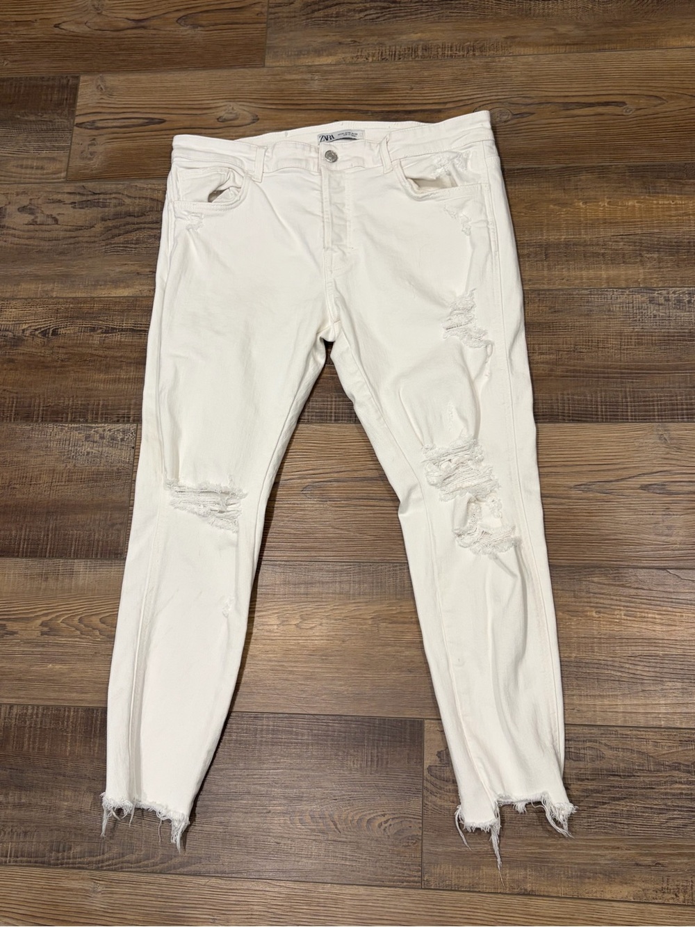 Zara White skinny 34” Distressed Cropped Ankle Jeans Button fly 26” inseam
